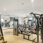 Vayk - Sophisticated 2Br Stay In Prime Downtown Location