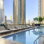 Vayk - Sophisticated 2Br Stay In Prime Downtown Location