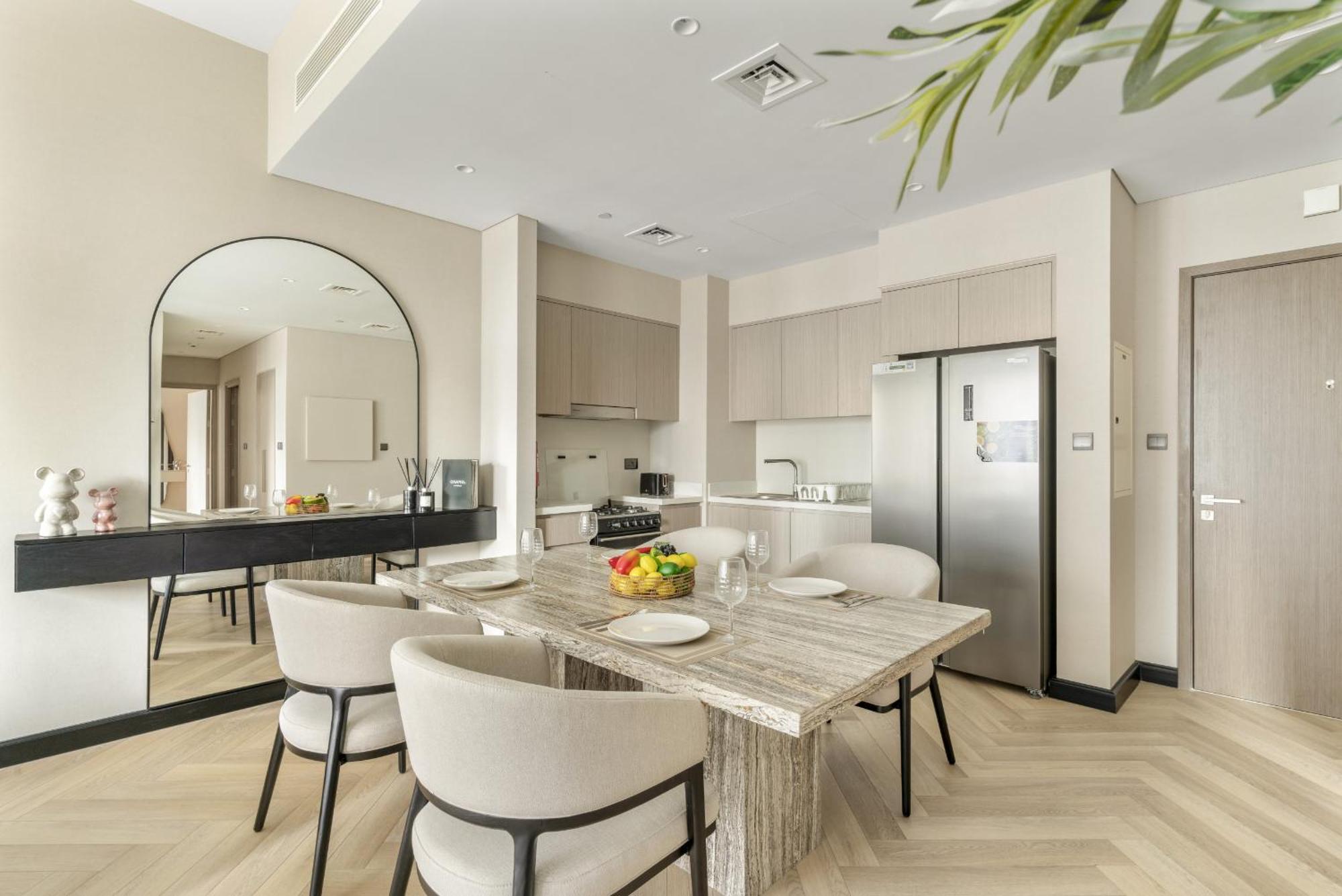 Vayk - Sophisticated 2br In Prime Downtown Location