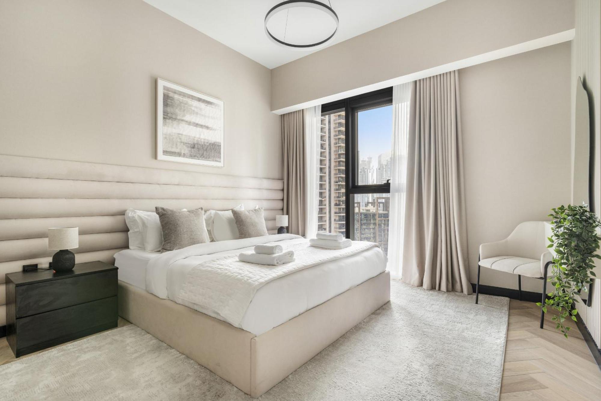 Vayk - Sophisticated 2br In Prime Downtown Location Apartment *