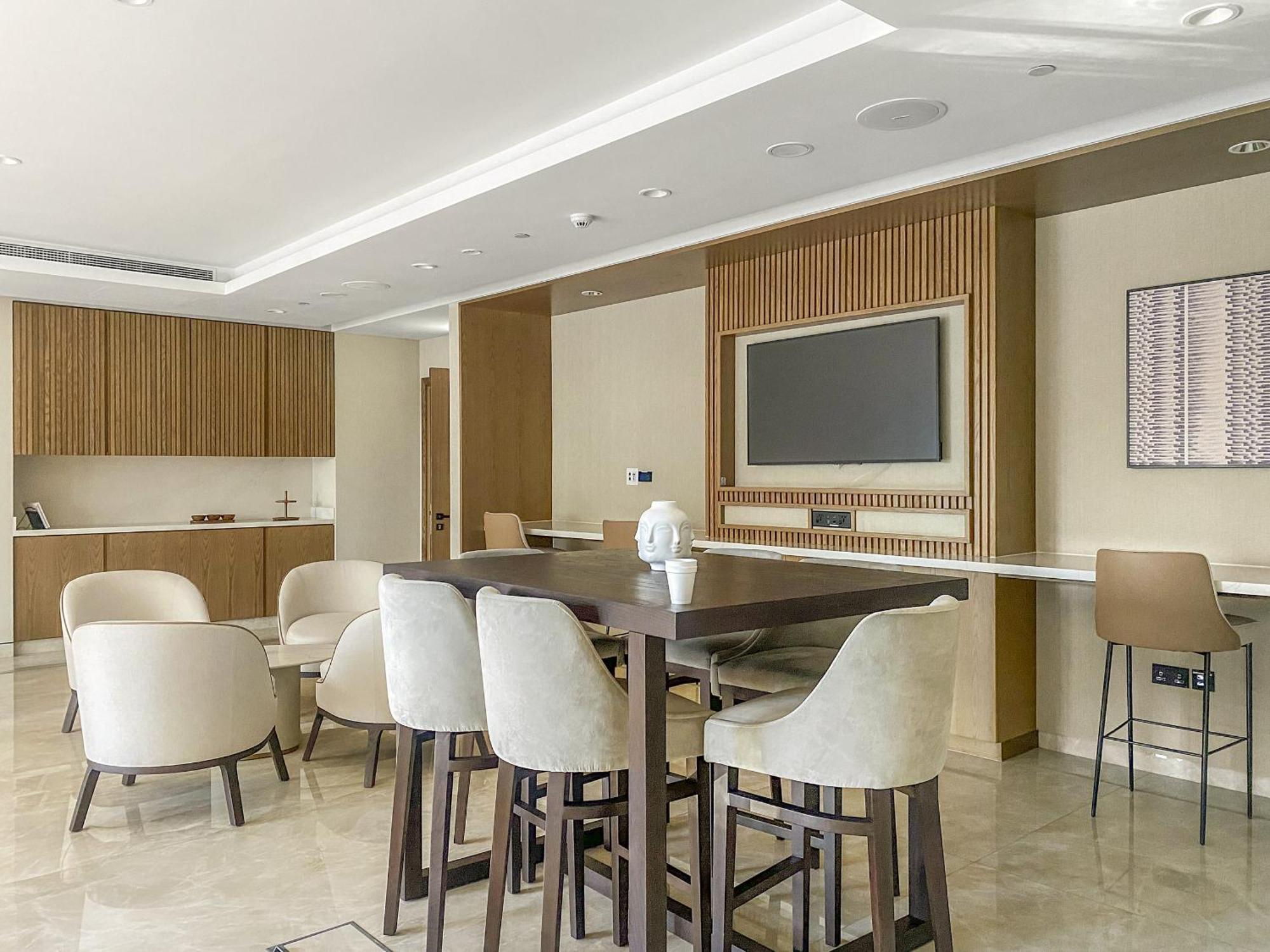 Vayk - Sophisticated 2br In Prime Downtown Location Dubai
