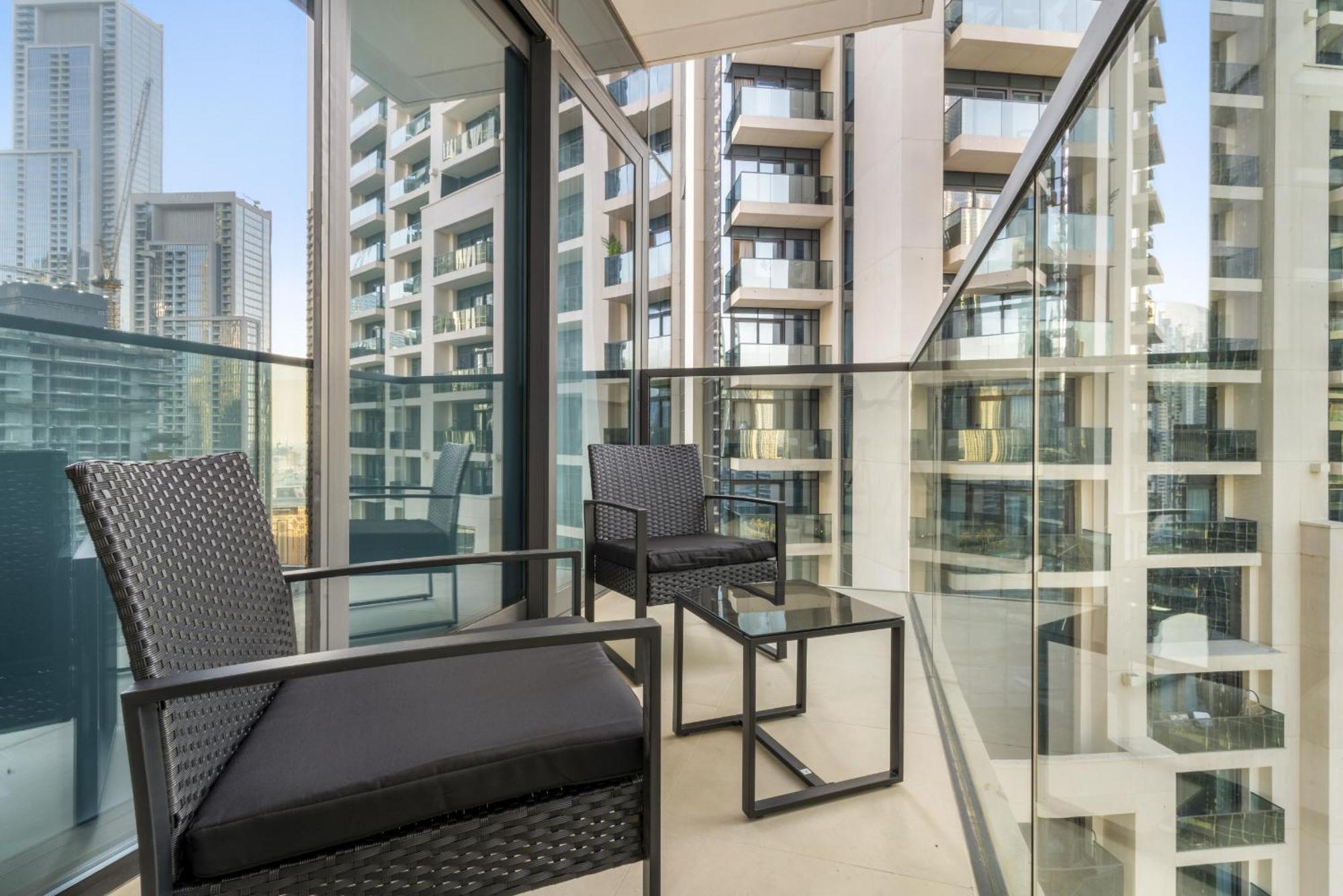 Vayk - Sophisticated 2br In Prime Downtown Location Apartment *