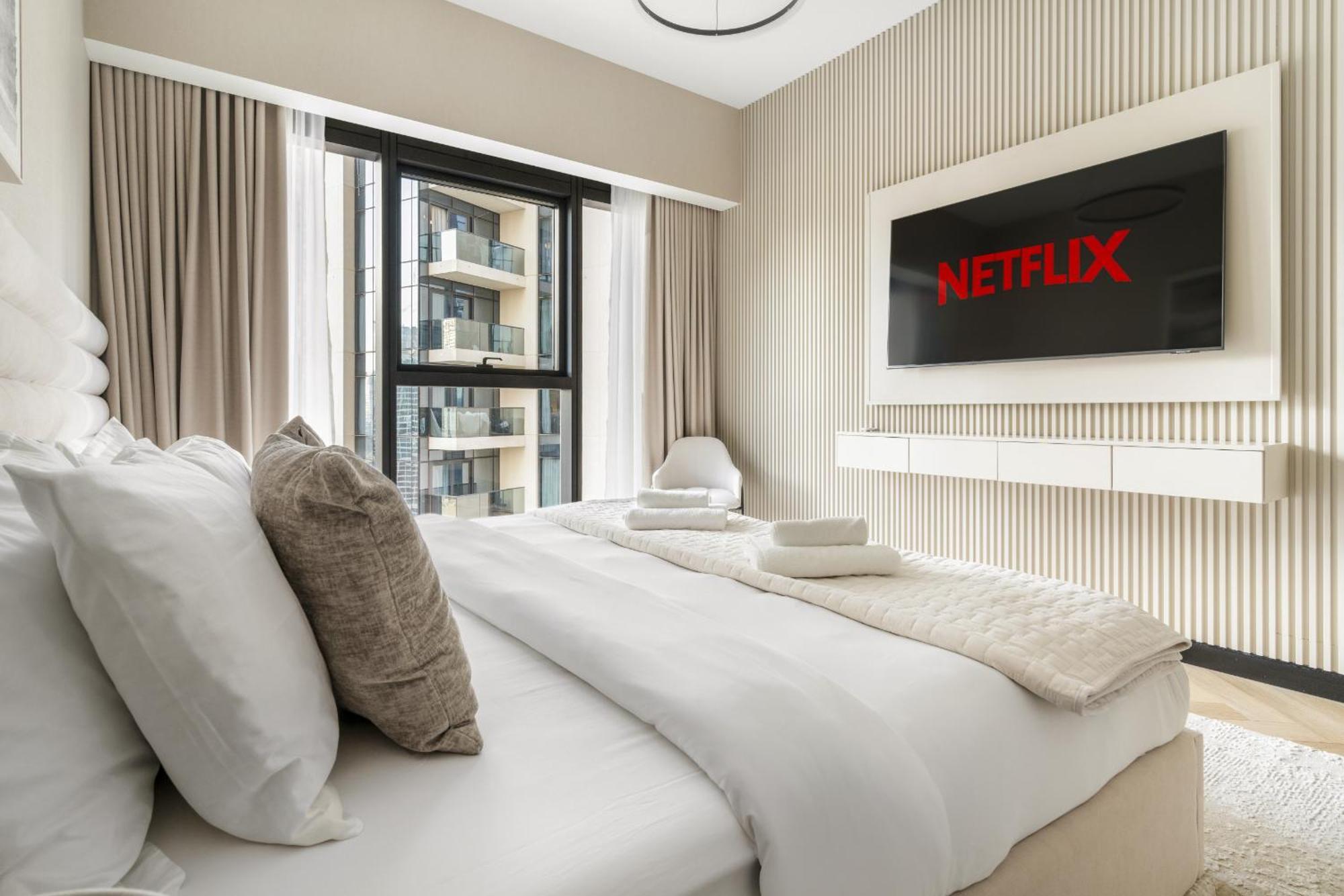 Vayk - Sophisticated 2br In Prime Downtown Location *